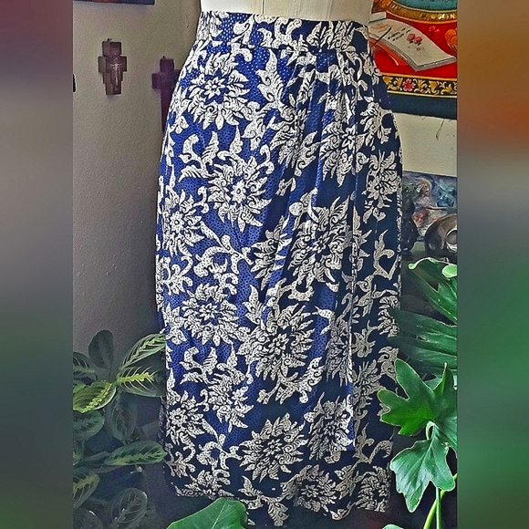 Carlisle Dresses & Skirts - Carlisle vintage silk skirt